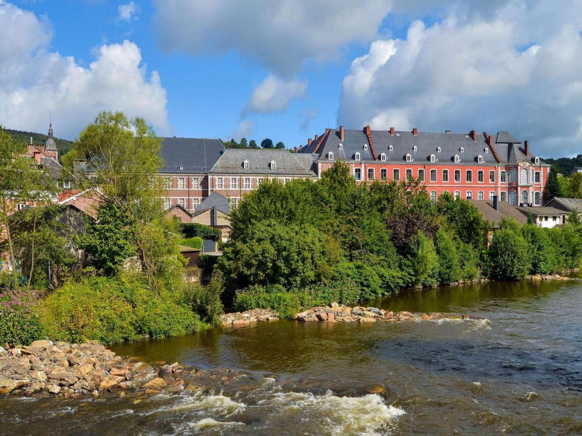 Modern Holiday Home In Stavelot With Fireplace ภายนอก รูปภาพ