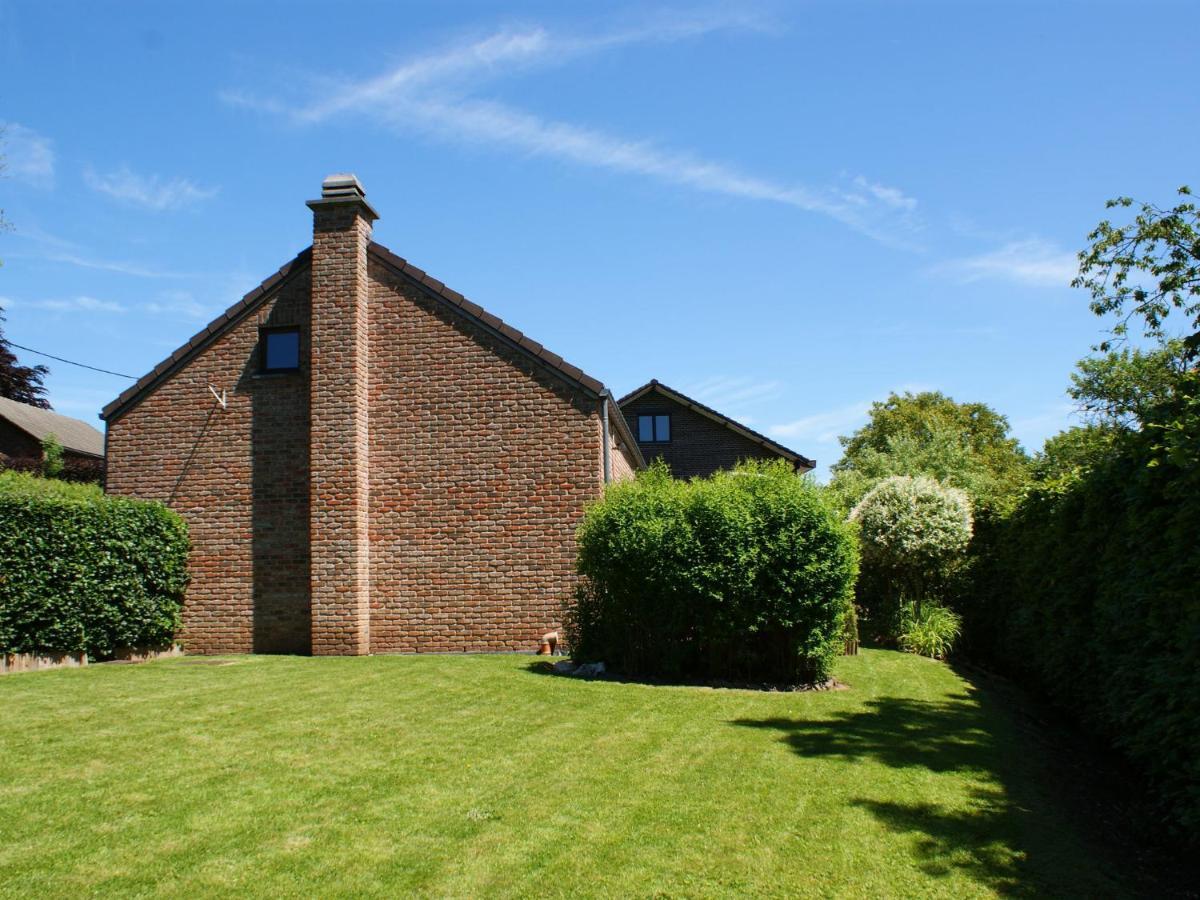 Modern Holiday Home In Stavelot With Fireplace ภายนอก รูปภาพ